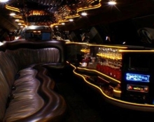 Stripper zum Junggesellinenabschied in limousine